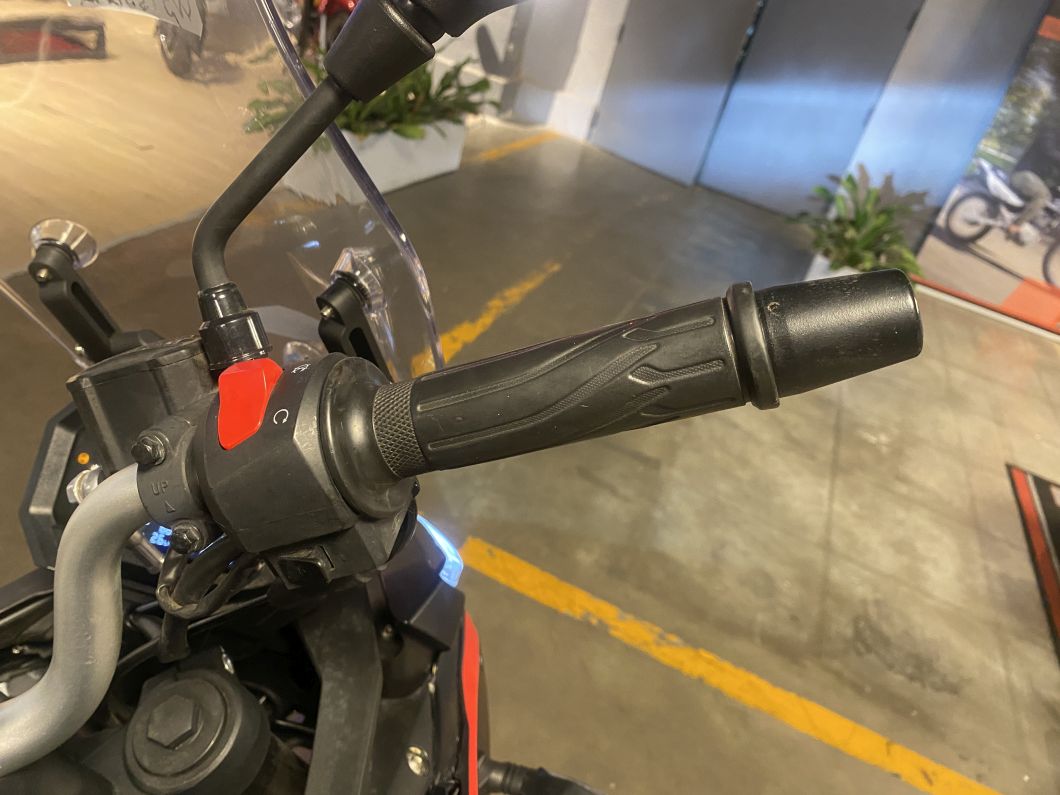 Moto Voge 300 Ds usado 2024 con 6600 km 1M