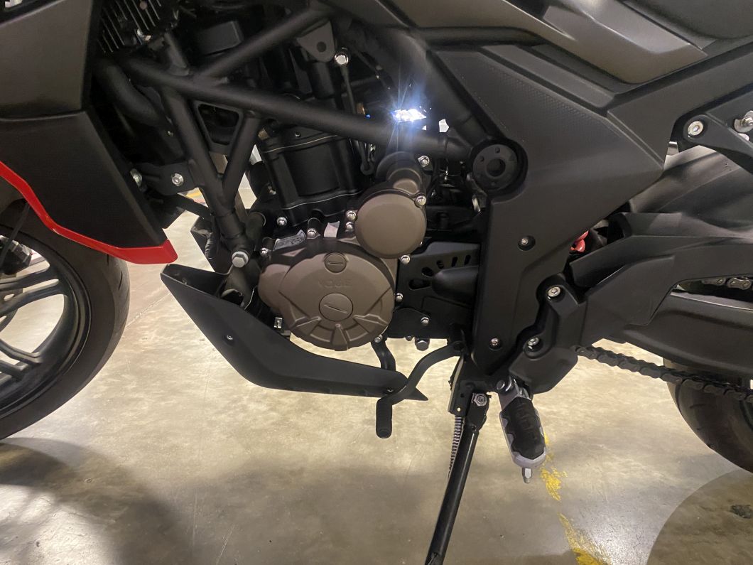 Moto Voge 300 Ds usado 2024 con 6600 km 1M