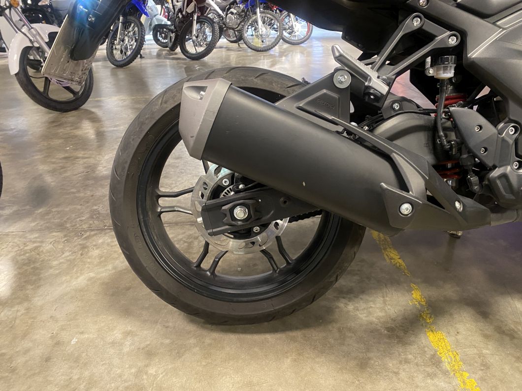 Moto Voge 300 Ds usado 2024 con 6600 km 1M