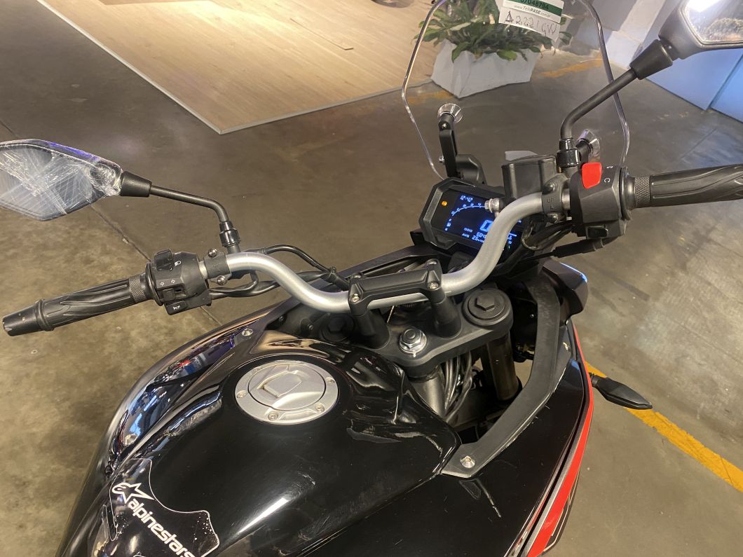 Moto Voge 300 Ds usado 2024 con 6600 km 1M