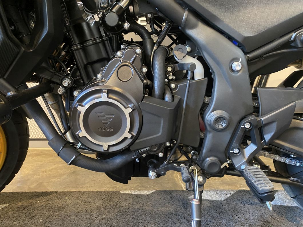 Moto Voge 525 DSX Black + Baul