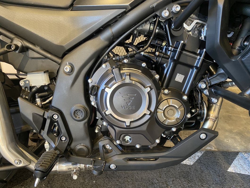 Moto Voge 525 DSX Black + Baul