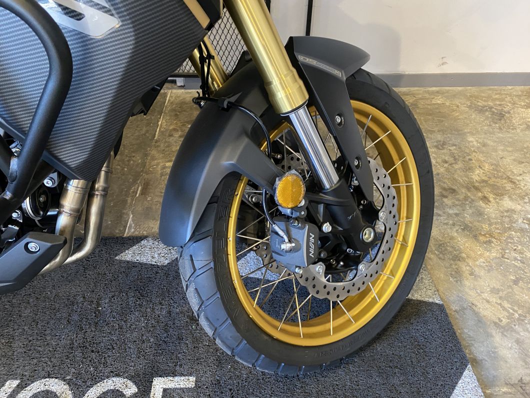 Moto Voge 525 DSX Black + Baul