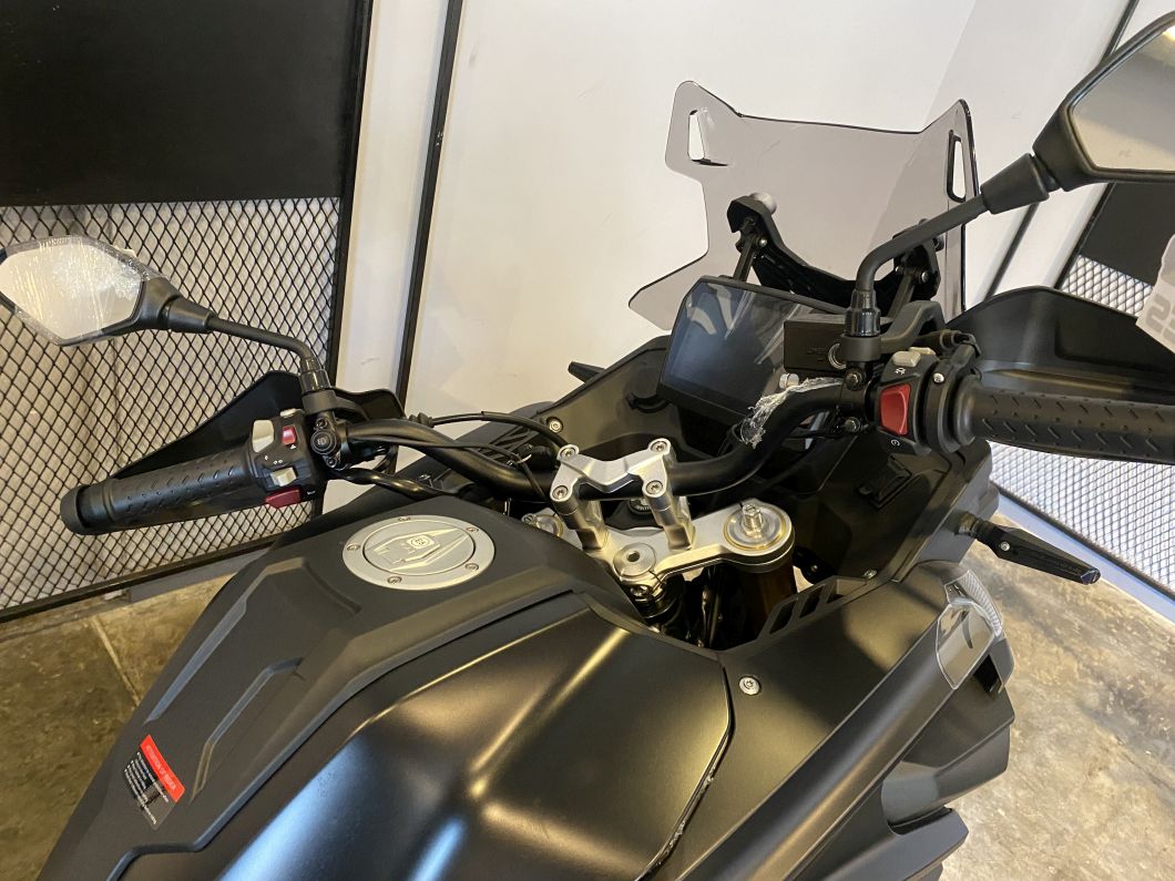 Moto Voge 525 DSX Black + Baul