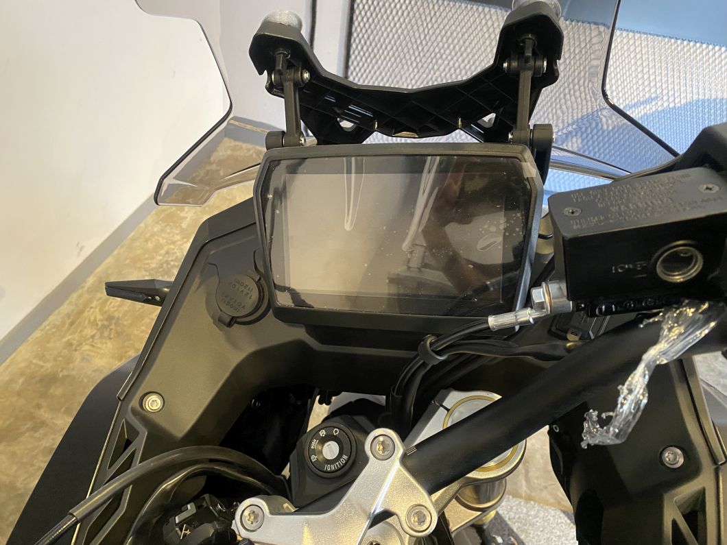 Moto Voge 525 DSX Black + Baul