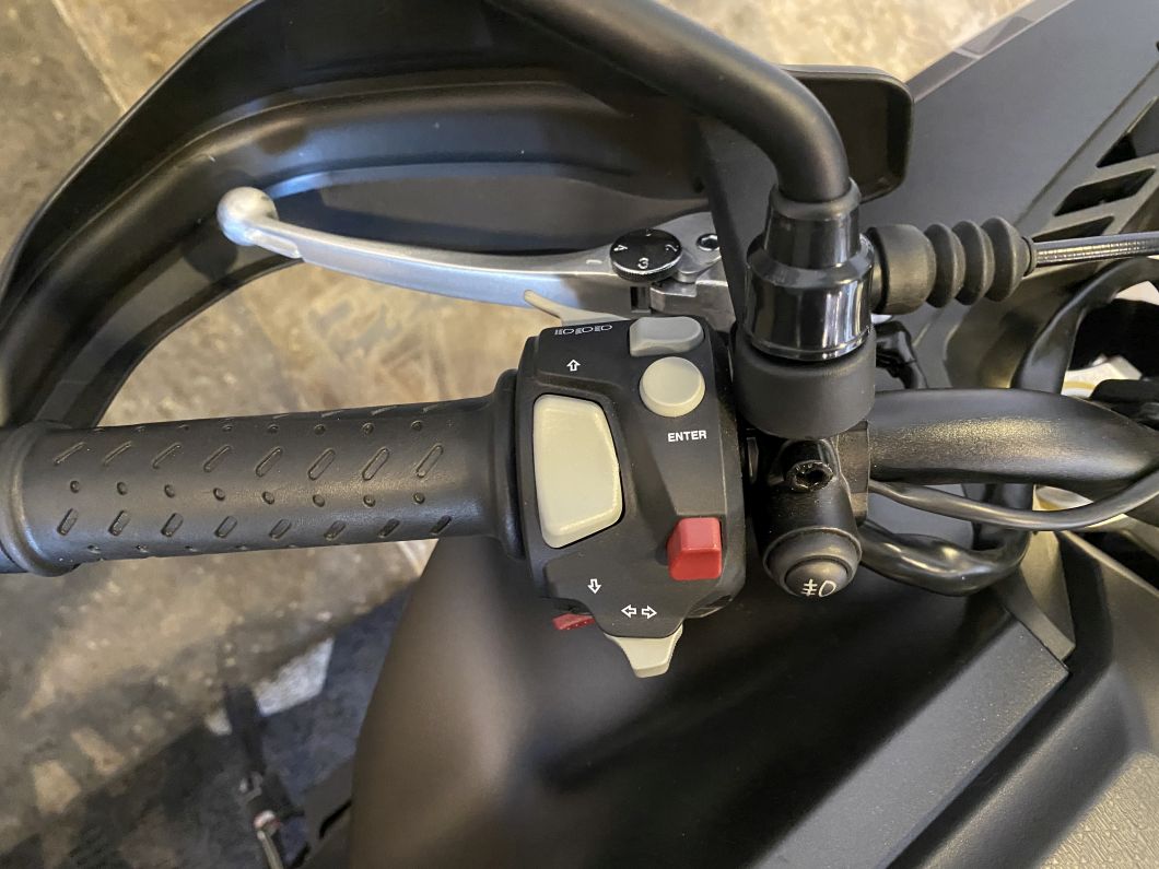 Moto Voge 525 DSX Black + Baul