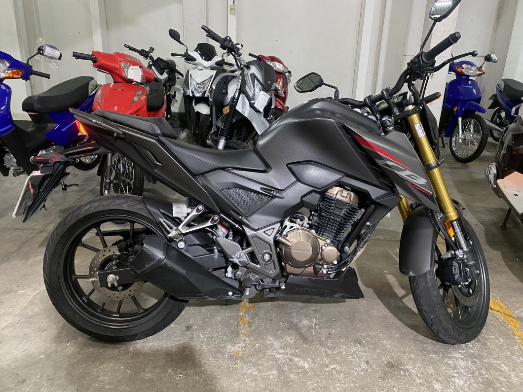 Cb 300 Twister usado 2023 con 8560 km 1M (1) [M3944]