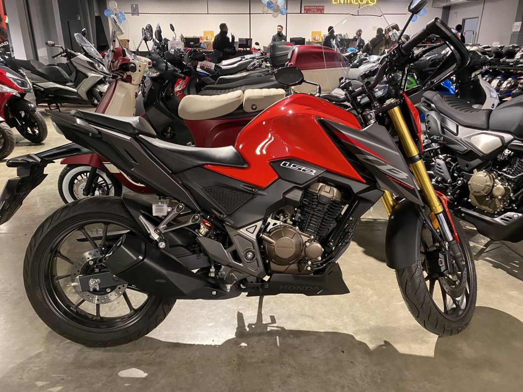 Cb 300 twister usado 2025 con 3000 km 1M (1) [M4117]