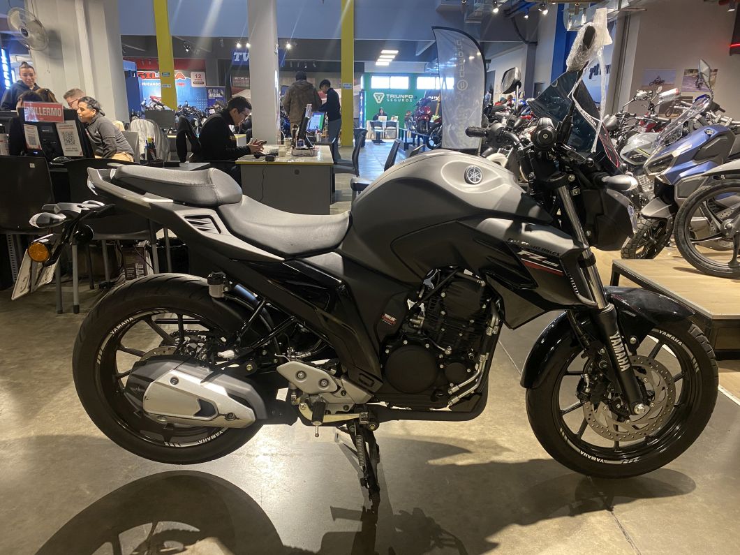 Fz 25 usado 2025 con 2350 km 1M (1) [M4083]