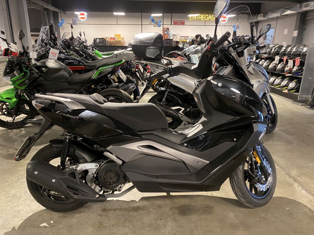 Cruiser x1 usado 2025 con 4140 km 1M (1) [M4264]